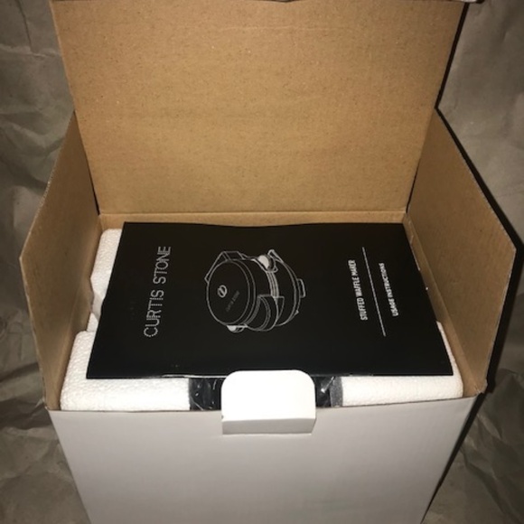 Curtis Stone Stuffed Waffle Maker w/ Recipes - New in Box - Picture 16 of 16